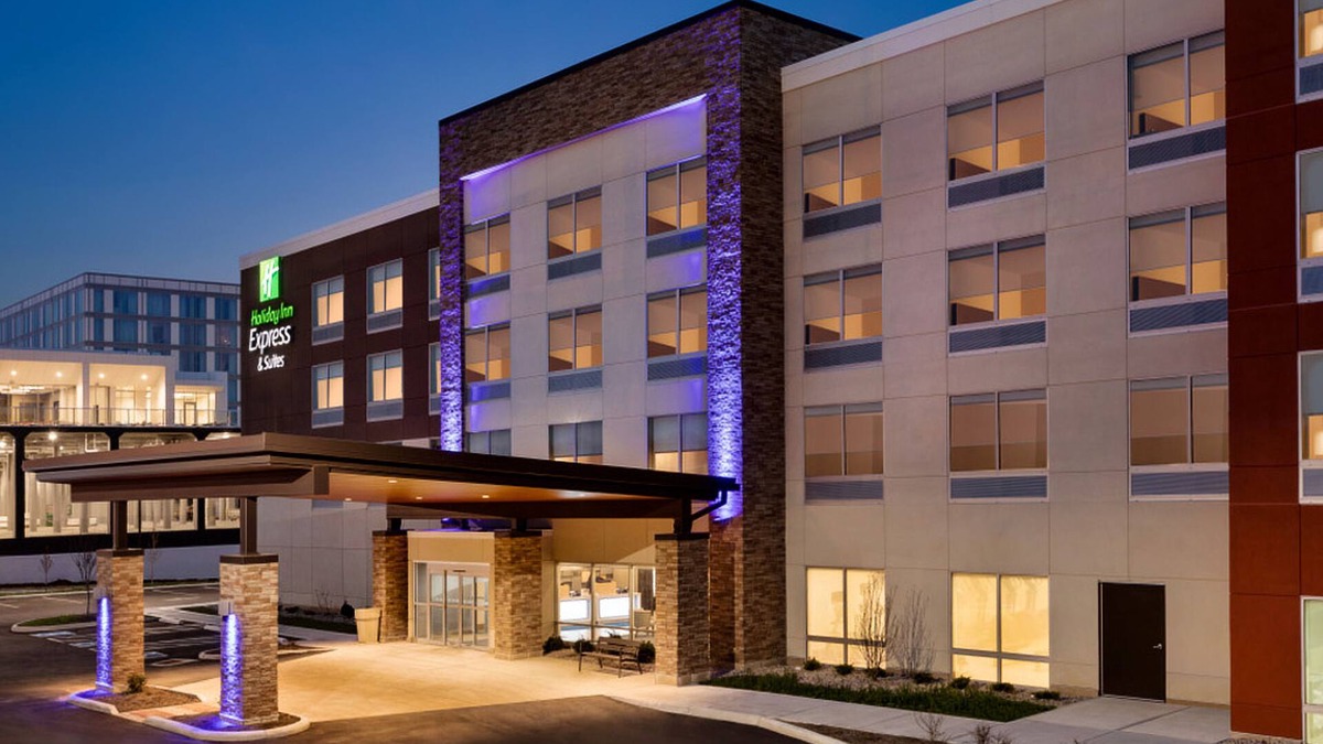 Roselawn Finance Hotel | Holiday Inn Express and Suites-Cincinnati NE - Red Bank Road by IHG