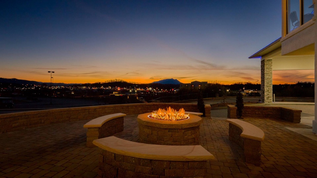 Sevierville Hotel | Holiday Inn Express and Suites Pigeon Forge Sevierville by IHG