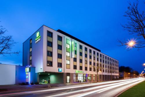 Innenstadt Hotel | Holiday Inn Express Augsburg by IHG