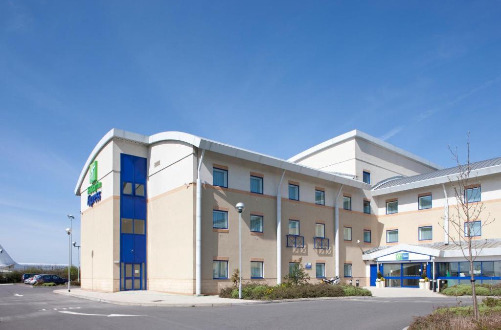Rhoose Hotel | Holiday Inn Express Cardiff Airport, an IHG Hotel