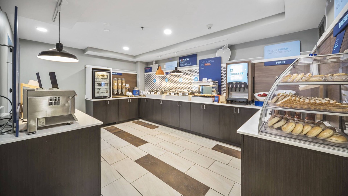 Vernon Hills Hotel | Holiday Inn Express Chicago NW - Vernon Hills by IHG