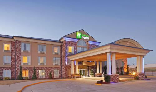 Mountain Home Resort | Holiday Inn Express Hotels & Suites Mountain Home by IHG
