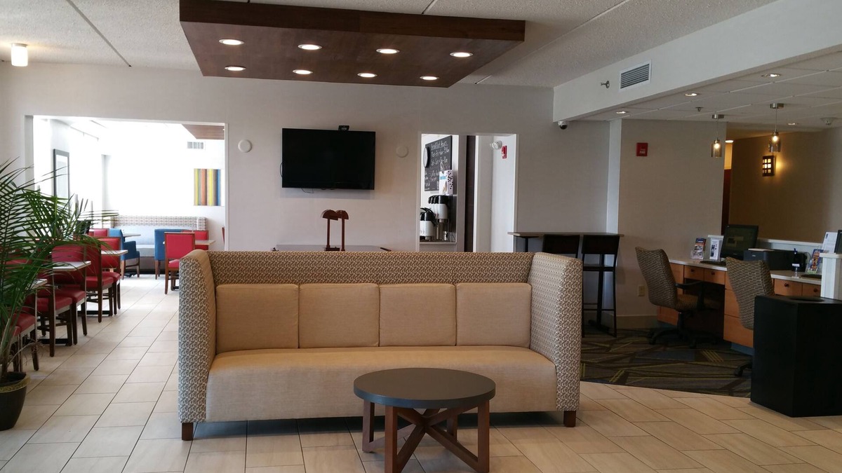 Harrisburg Hotel | Holiday Inn Express - Harrisburg East by IHG