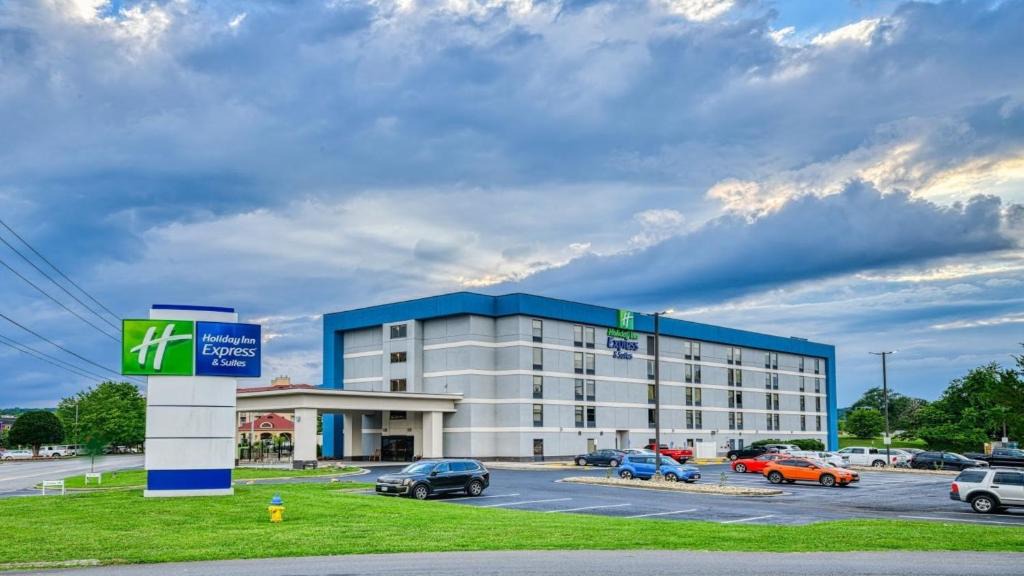 Pigeon Forge Resort | Holiday Inn Express Hotel & Suites Pigeon Forge by IHG