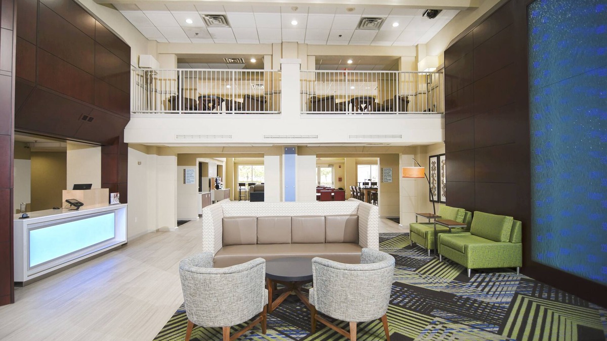 Gypsum Hotel | Holiday Inn Express Hotel & Stes Port Clinton-Catawba Island by IHG