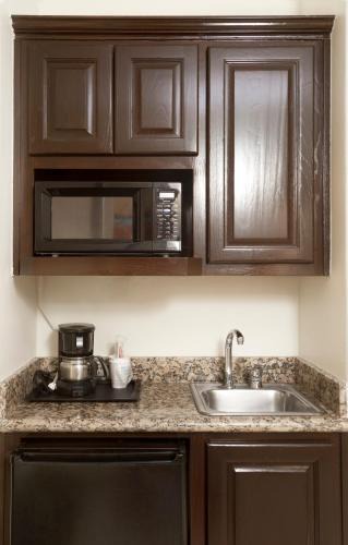 Brownsville Hotel | Holiday Inn Express Hotel and Suites Brownsville by IHG