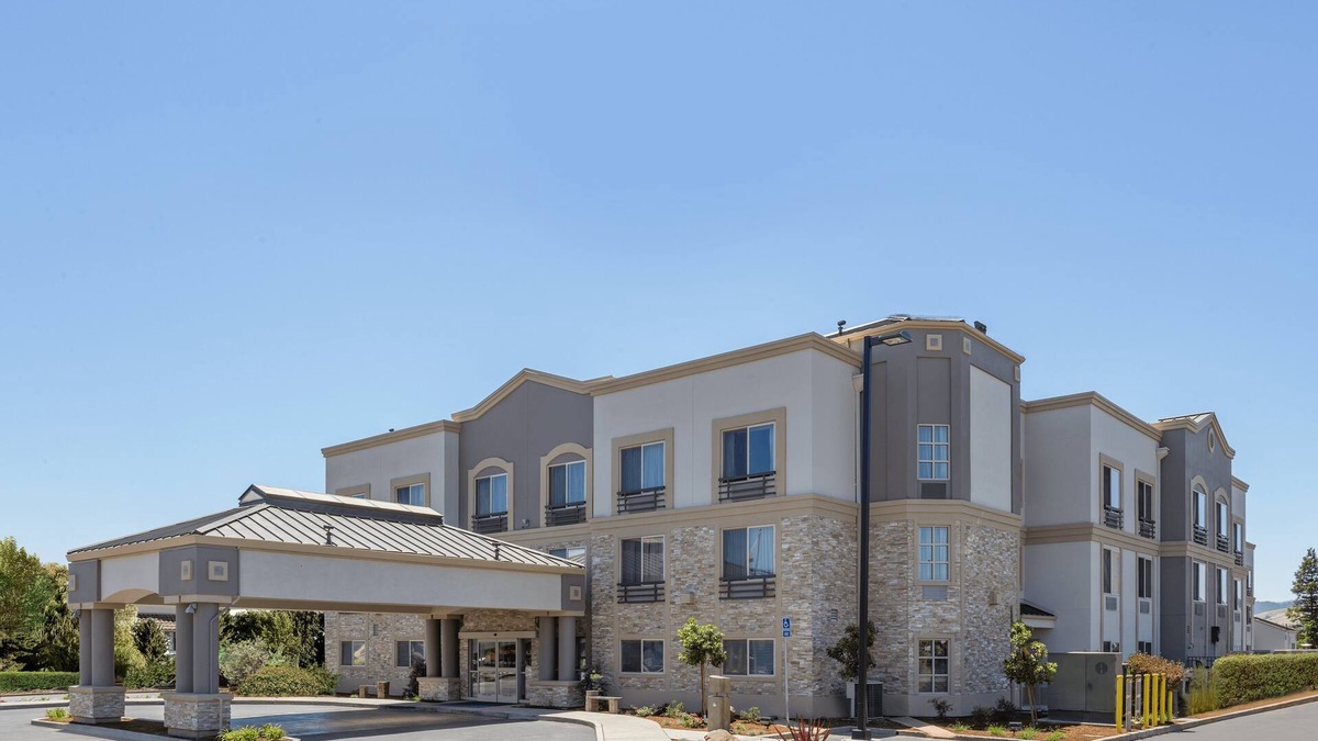 Morgan Hill Hotel | Holiday Inn Express Hotel & Suites San Jose-Morgan Hill by IHG