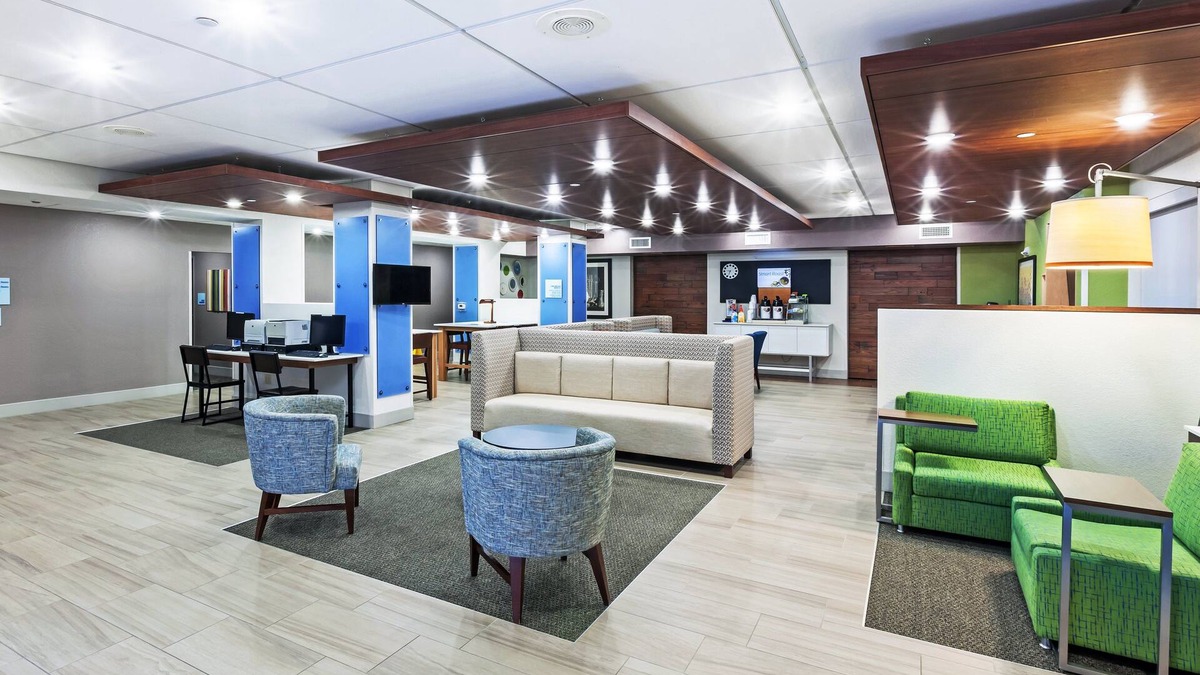 Lewisville Hotel | Holiday Inn Express Hotel & Suites Dallas Lewisville by IHG