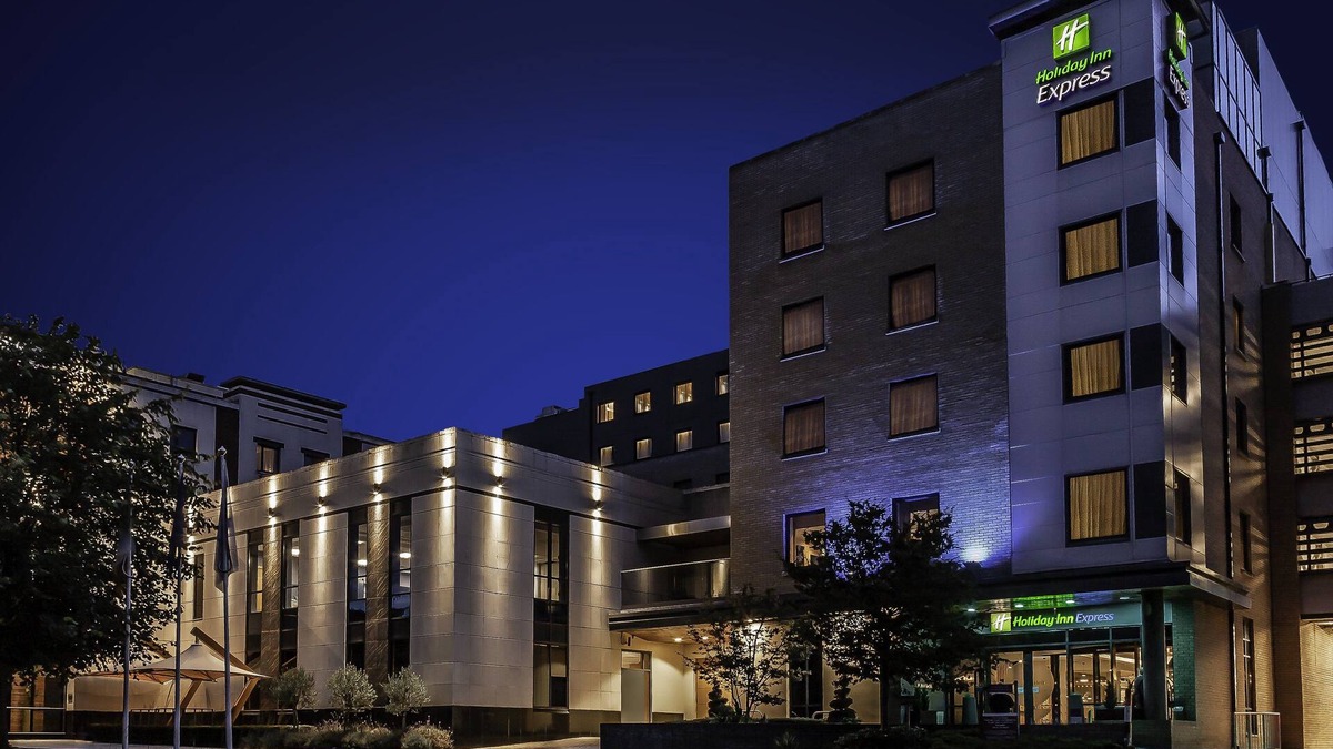 Dublin Hotel | Holiday Inn Express Hotel Dublin Airport by IHG