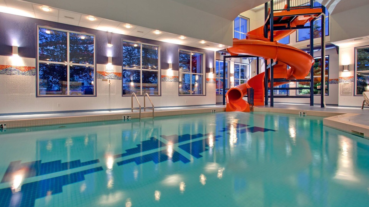 Lake Bonavista Hotel | Holiday Inn Express Hotel & Suites Calgary S-Macleod Trail S by IHG