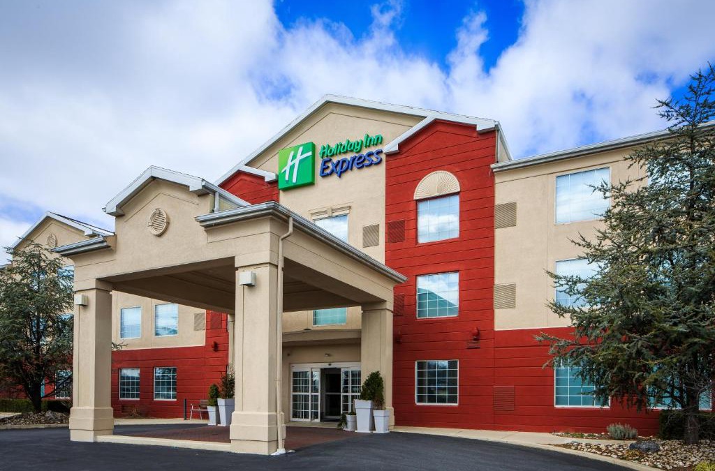 Reading Hotel | Holiday Inn Express Hotel & Suites Reading by IHG