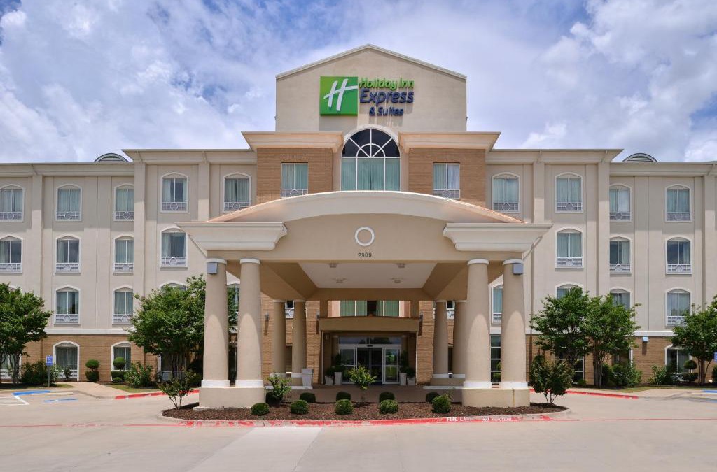 Sherman Hotel | Holiday Inn Express Hotel & Suites Sherman Highway 75 by IHG
