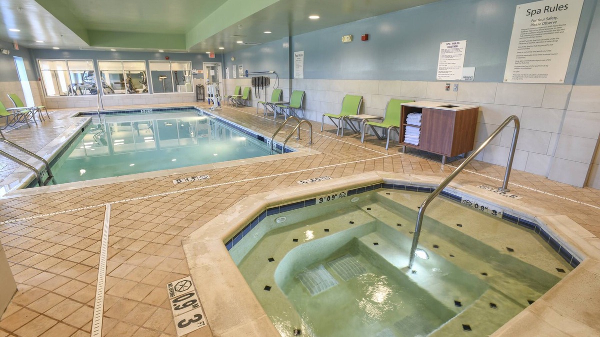 Walton Hotel | Holiday Inn Express Hotel & Suites Richwood-Cincinnati South by IHG