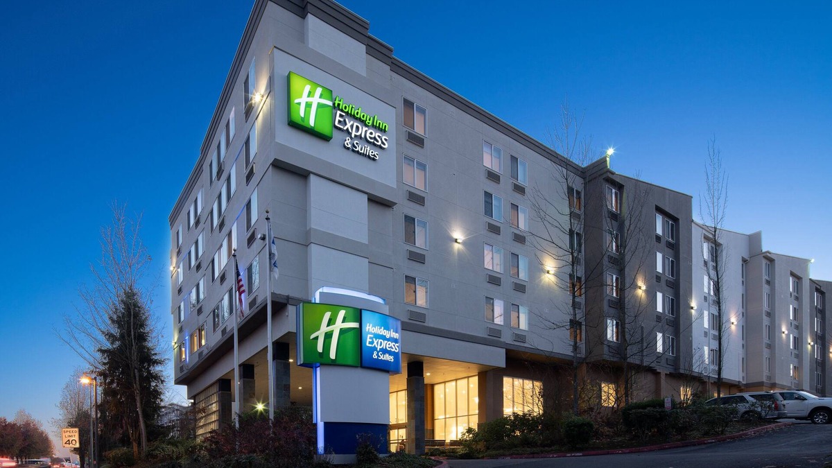 SeaTac Hotel | Holiday Inn Express Hotel & Suites SeaTac by IHG