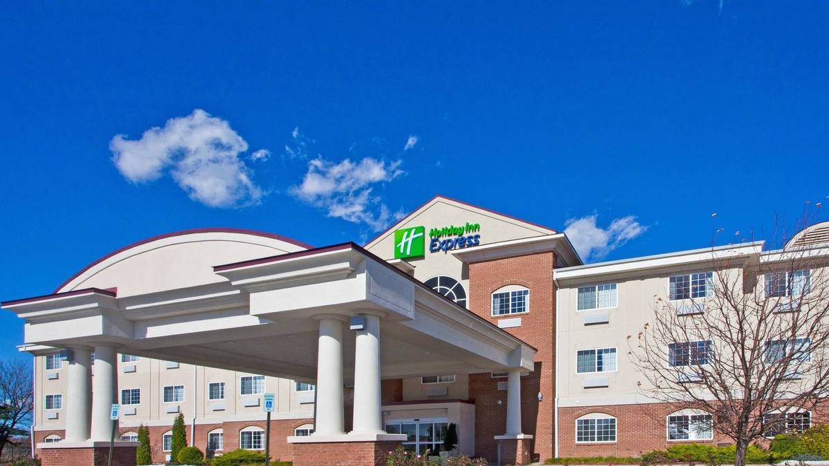 Charlotte Hotel | Holiday Inn Express Hotel & Suites Charlotte by IHG