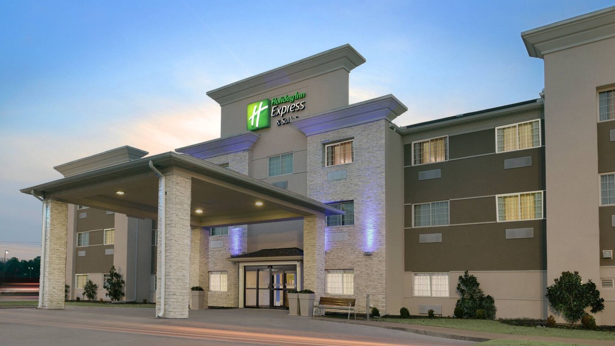 Magnolia Hotel | Holiday Inn Express Hotel & Suites Magnolia-Lake Columbia by IHG