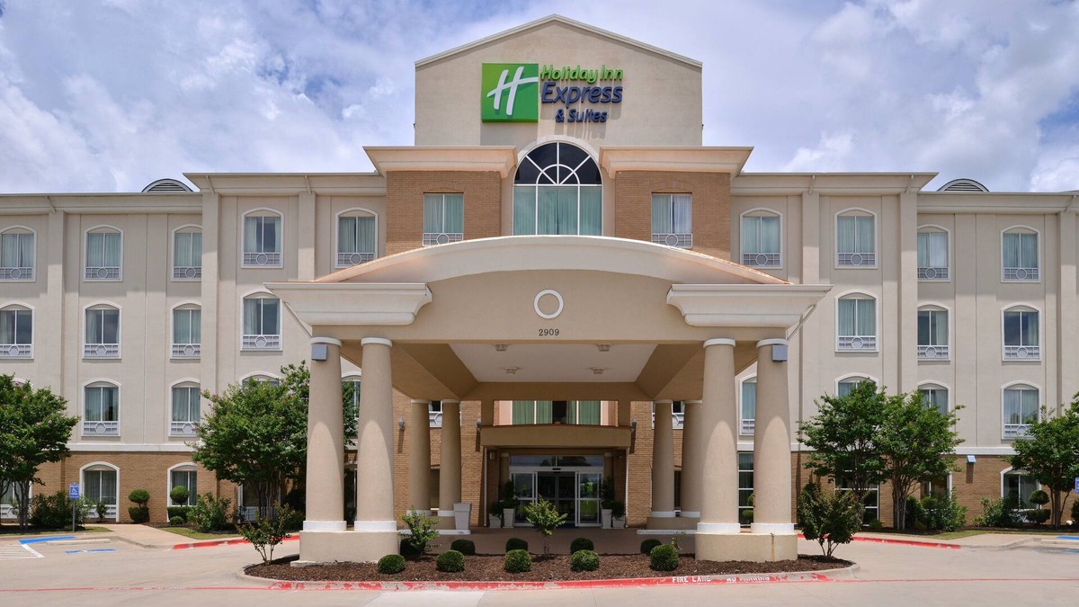 Sherman Hotel | Holiday Inn Express Hotel & Suites Sherman Highway 75 by IHG
