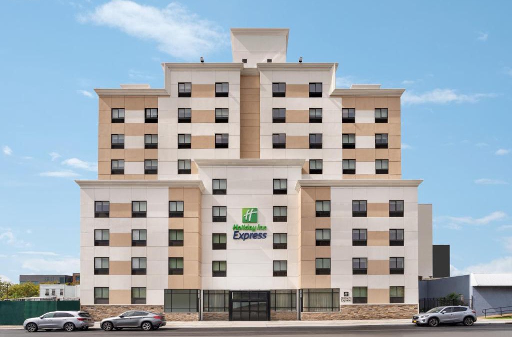 Queens Hotel | Holiday Inn Express - Jamaica - JFK AirTrain - NYC by IHG