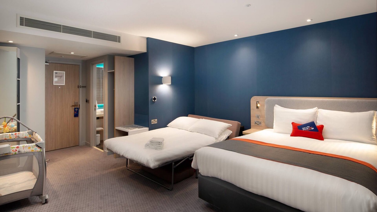 Heathrow Villages Hotel | Holiday Inn Express London Heathrow T4 by IHG