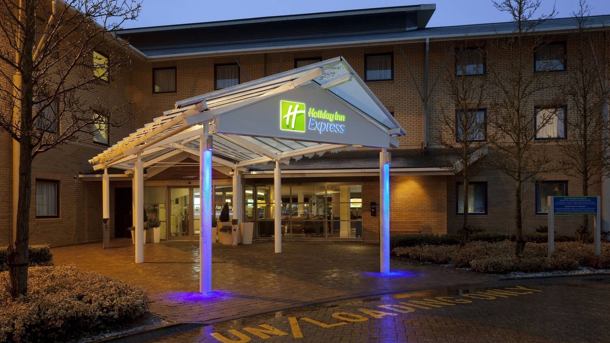 Willen Hotel | Holiday Inn Express Milton Keynes by IHG