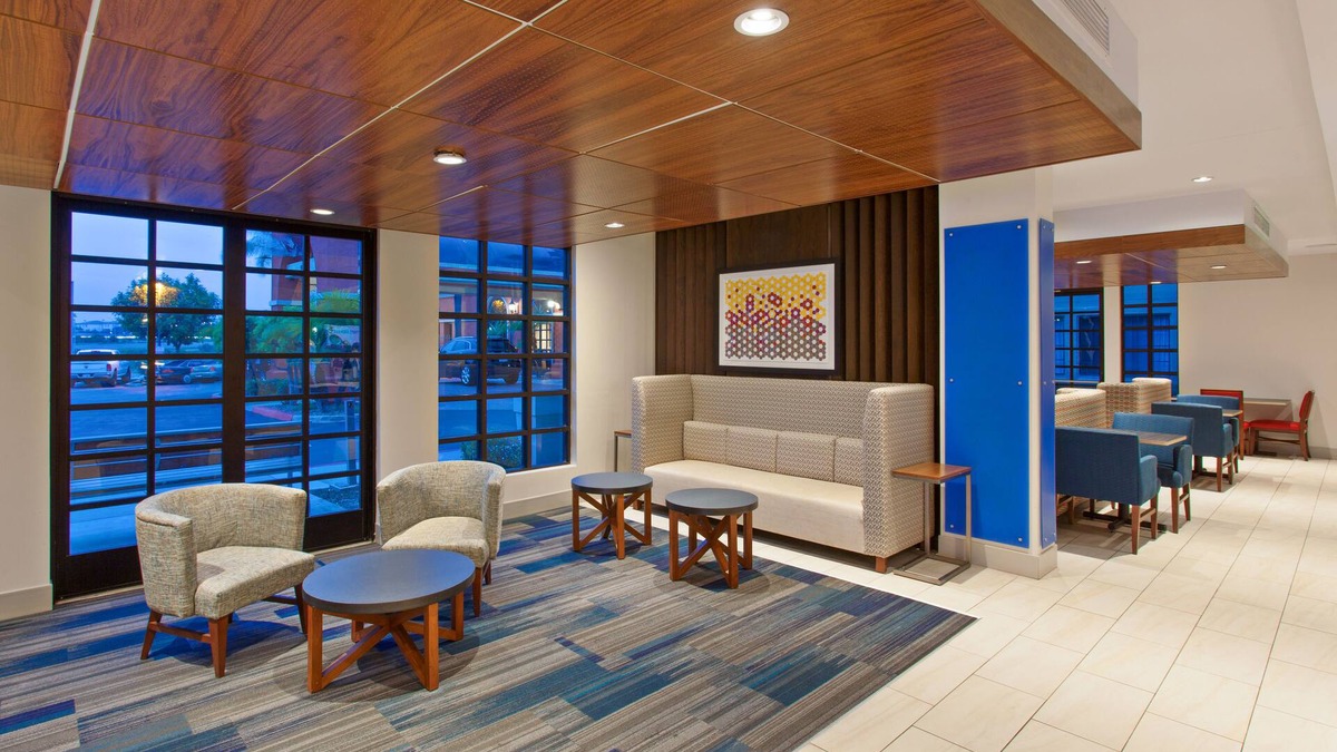 Scripps Ranch Hotel | Holiday Inn Express Mira Mesa-San Diego by IHG
