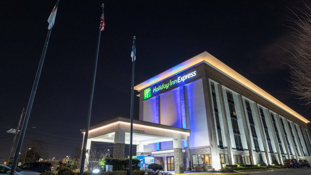 Elizabeth Hotel | Holiday Inn Express Newark Airport Elizabeth by IHG
