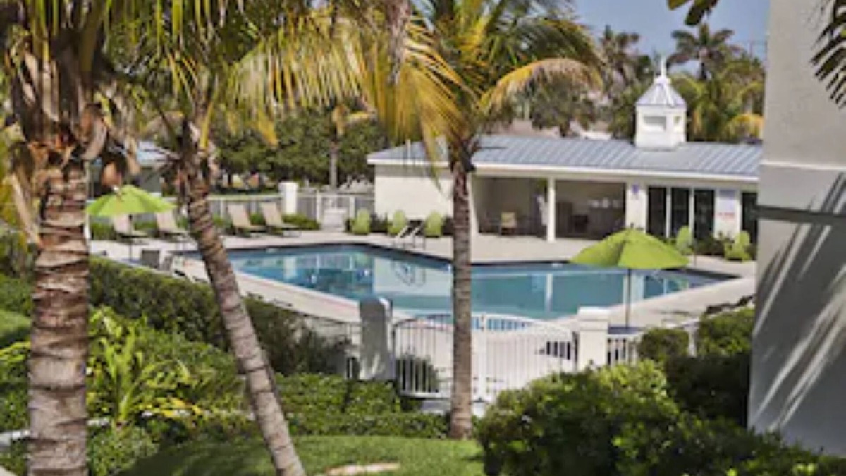 Juno Beach Hotel | Holiday Inn Express North Palm Beach-Oceanview by IHG