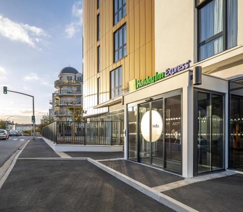 Poissy Hotel | Holiday Inn Express Paris - Poissy by IHG