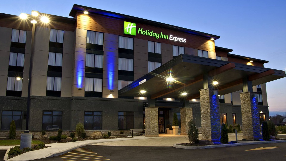 Pembroke Hotel | Holiday Inn Express Pembroke by IHG