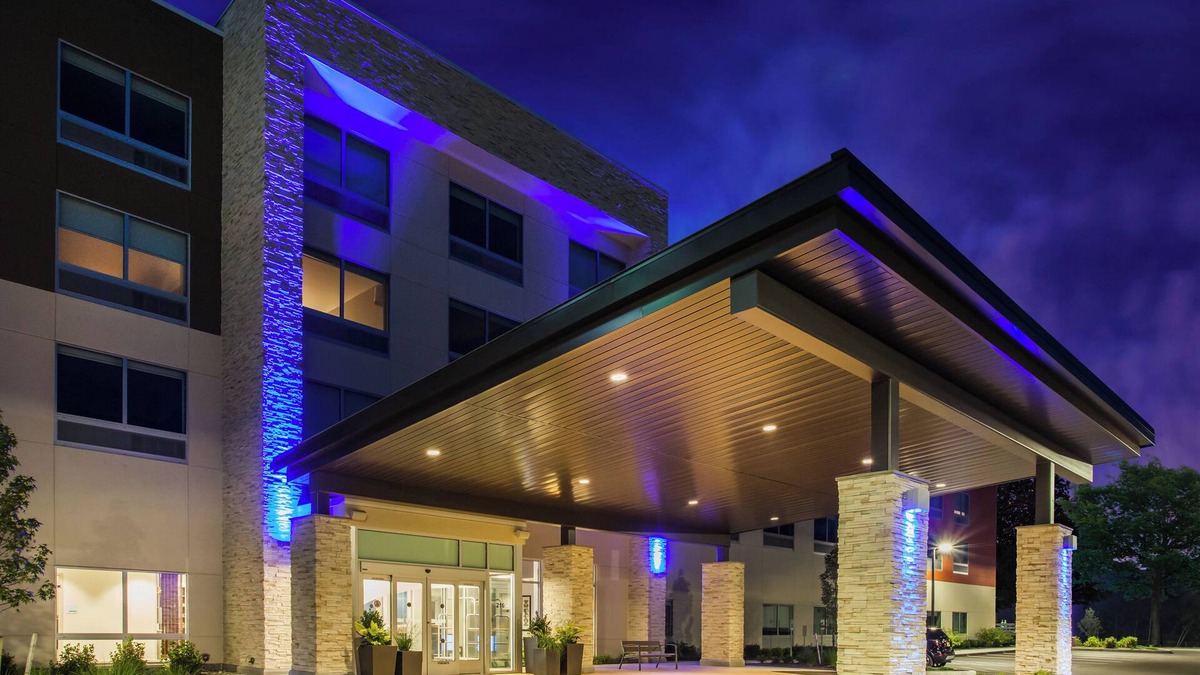 West Glens Falls Hotel | Holiday Inn Express Queensbury - Lake George Area by IHG
