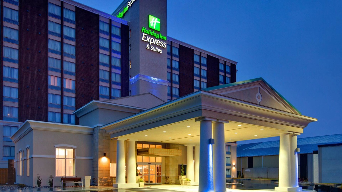 Chatham-Kent Hotel | Holiday Inn Express & Suites Chatham South by IHG