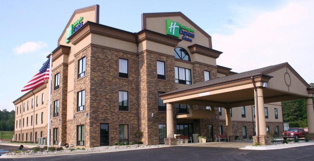 Caddo Valley Hotel | Holiday Inn Express & Suites Arkadelphia - Caddo Valley by IHG