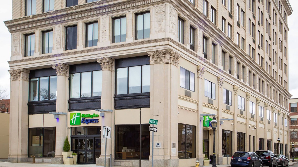 Metro Center Hotel | Holiday Inn Express Springfield Downtown by IHG