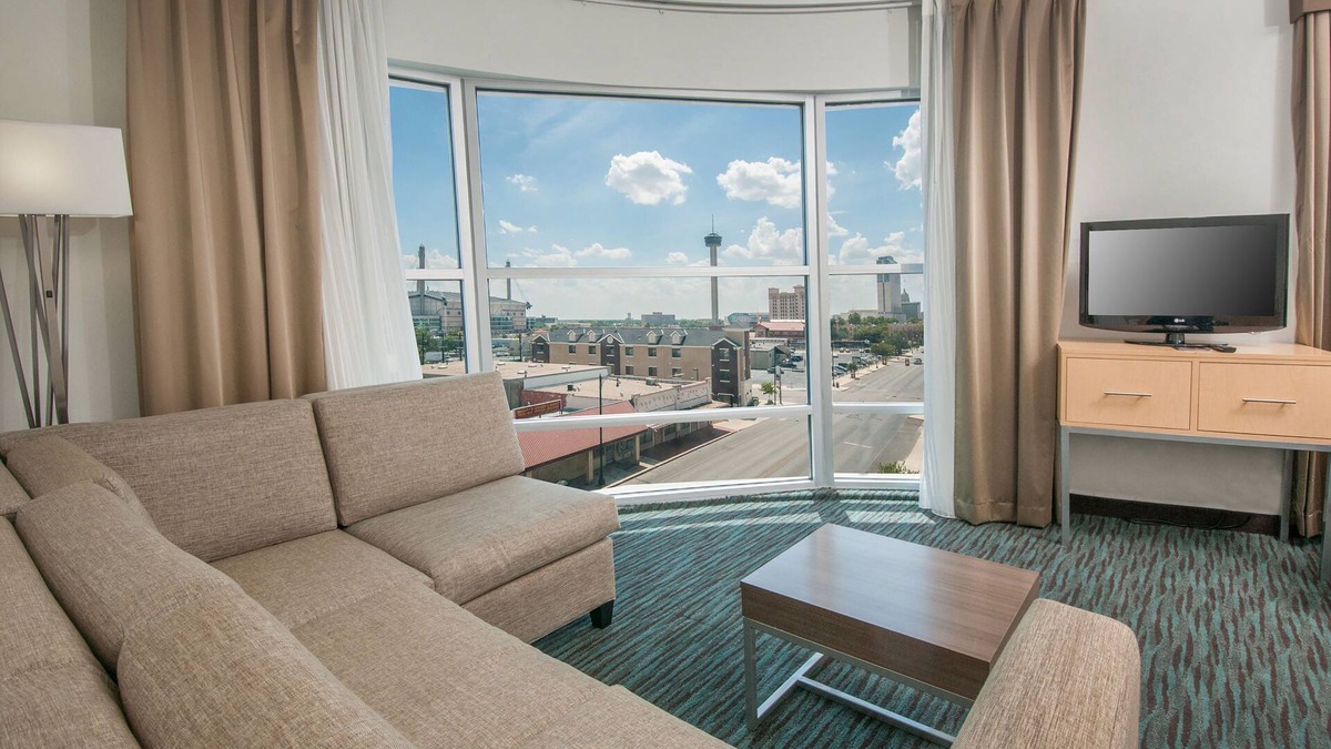 Near East Side Hotel | Holiday Inn Express San Antonio Rivercenter Area by IHG