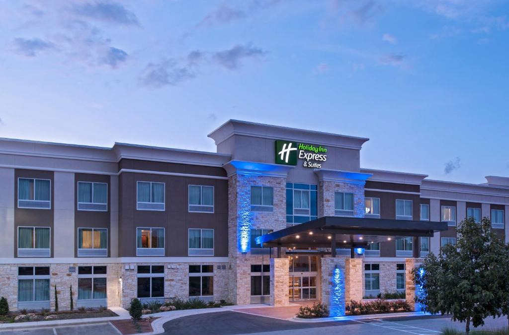 Rock Harbour Hotel | Holiday Inn Express & Suites Austin NW - Four Points by IHG