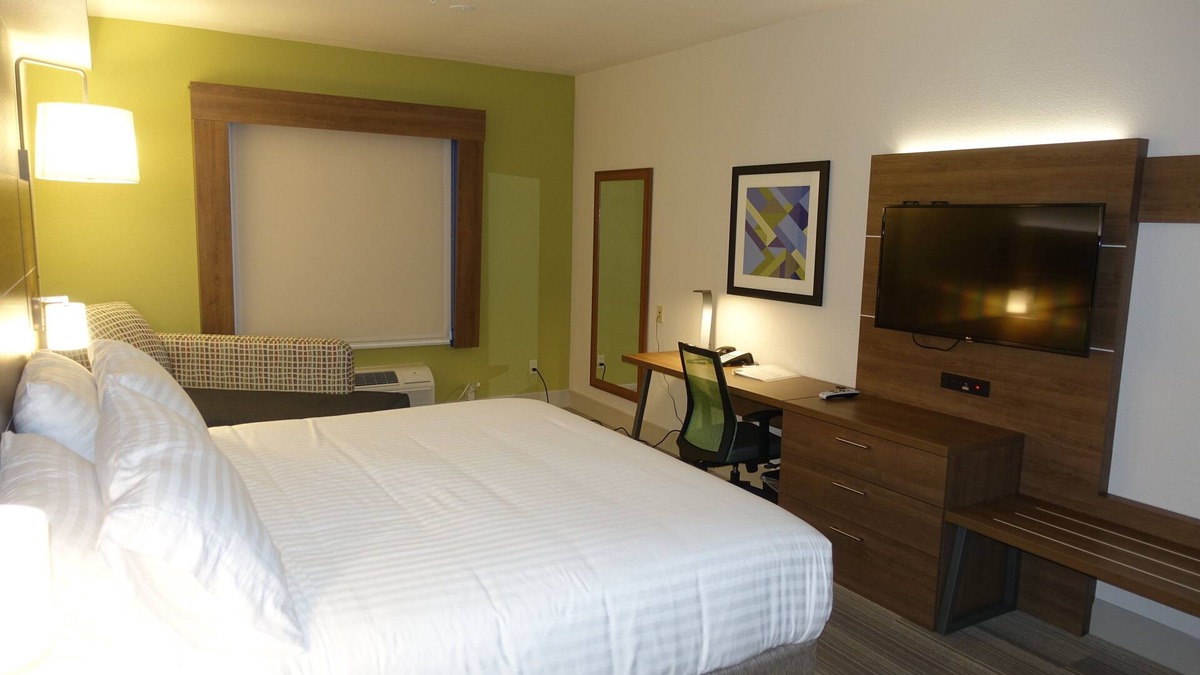 Brentwood Hotel | Holiday Inn Express & Suites Brentwood by IHG