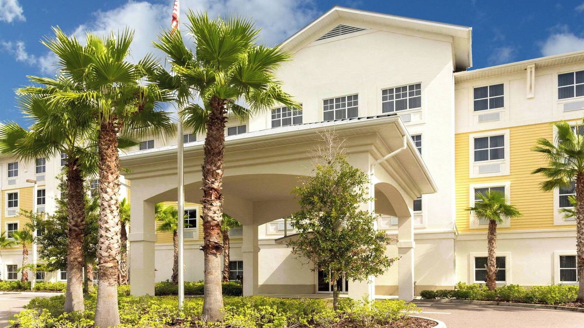 Palm Coast Hotel | Holiday Inn Express & Suites Palm Coast I95 by IHG