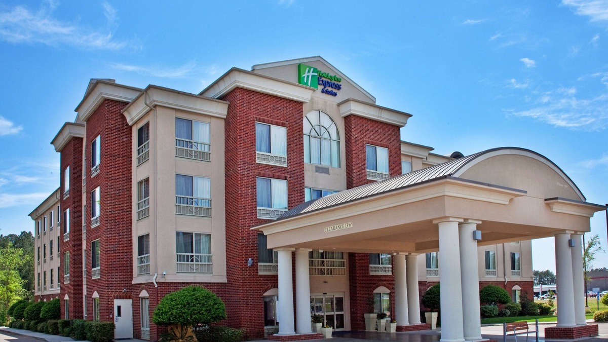 West Monroe Hotel | Holiday Inn Express & Suites W. Monroe by IHG
