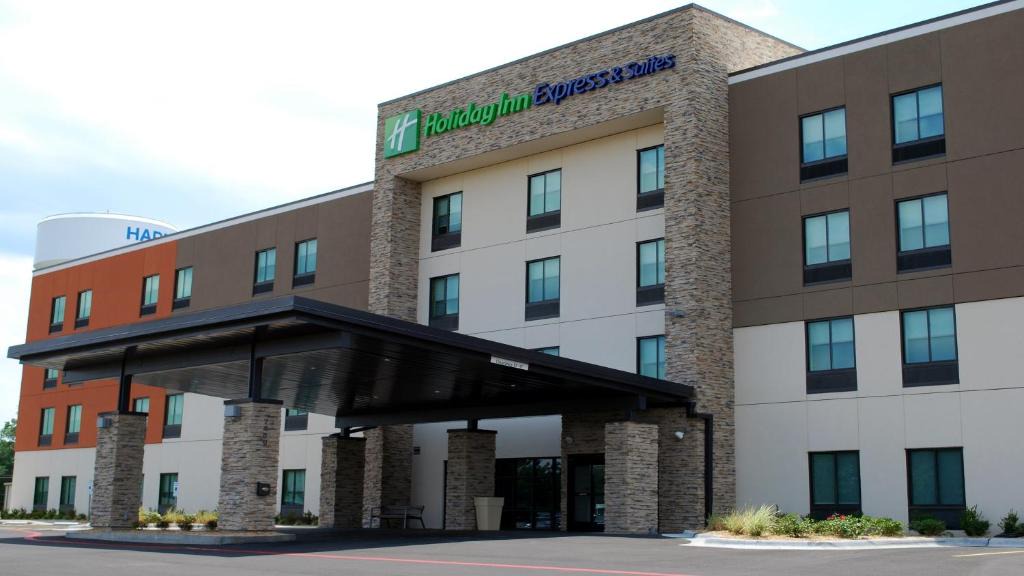 White Hall Hotel | Holiday Inn Express & Suites White Hall by IHG