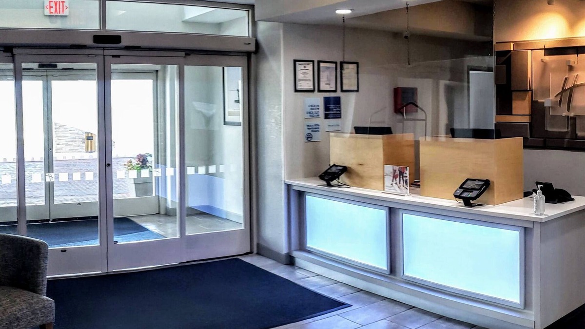 Enterprise Hotel | Holiday Inn Express & Suites Enterprise by IHG
