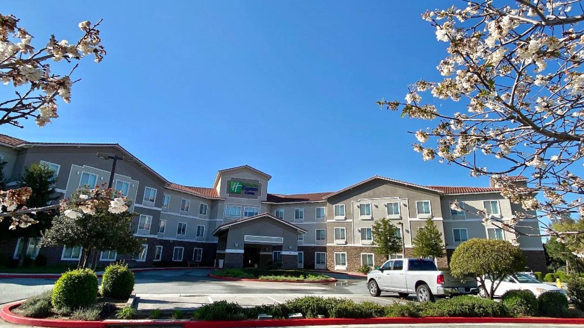 Beaumont Hotel | Holiday Inn Express & Suites Beaumont - Oak Valley by IHG
