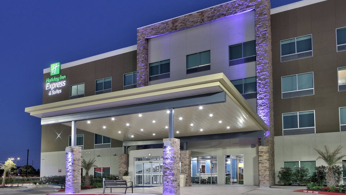 Northeast Houston Hotel | Holiday Inn Express & Suites Houston East - Beltway 8 by IHG