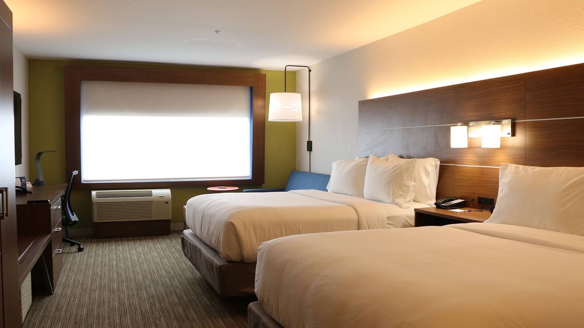 Livonia Hotel | Holiday Inn Express & Suites Detroit Northwest - Livonia by IHG