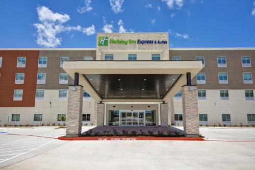 El Lago Hotel | Holiday Inn Express & Suites - Houston NASA - Boardwalk Area by IHG
