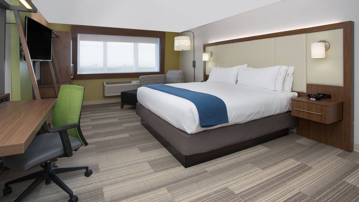 Wyomissing Hotel | Holiday Inn Express & Suites Wyomissing by IHG