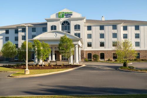 Aiken Hotel | Holiday Inn Express & Suites Aiken by IHG