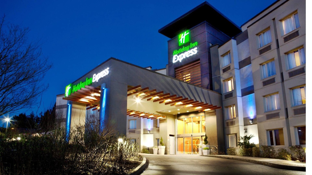 Langley Hotel | Holiday Inn Express & Suites Langley by IHG