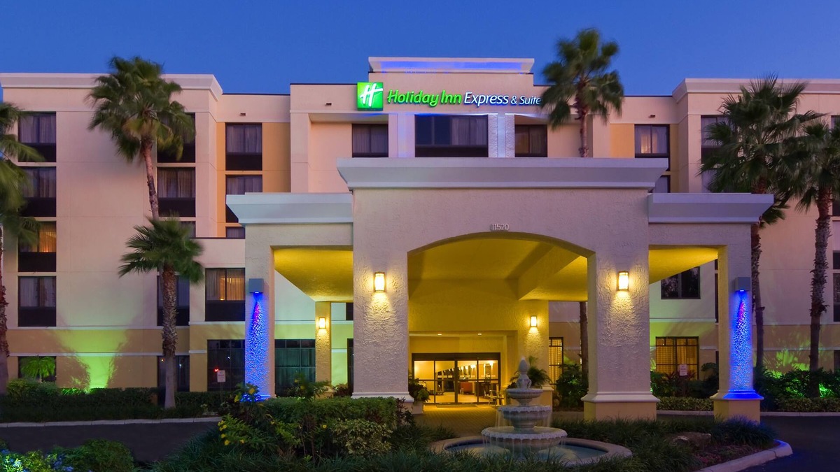 Ludlam Hotel | Holiday Inn Express & Suites Kendall East Miami by IHG