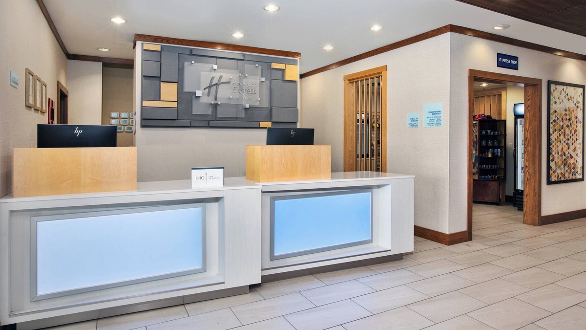 Buffalo Hotel | Holiday Inn Express & Suites Buffalo by IHG