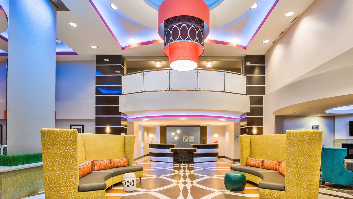 Eureka Hotel | Holiday Inn Express & Suites Eureka by IHG
